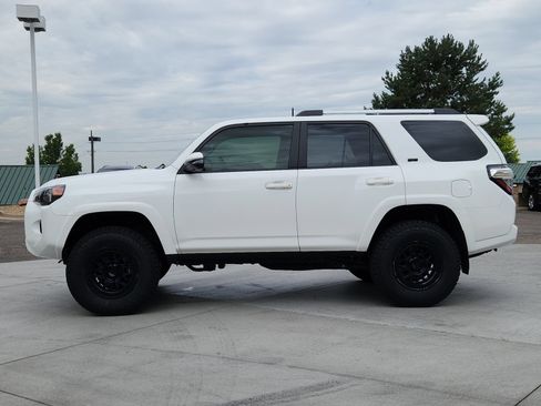 Used 2024 Toyota 4Runner SR5 Premium w/ SR5 Premium Package AWD/4WD image 2