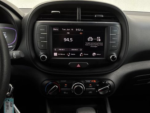 Used 2025 Kia Soul LX w/ LX Technology Package FWD image 24