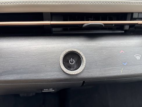 Certified 2023 Nissan Ariya FWD image 8