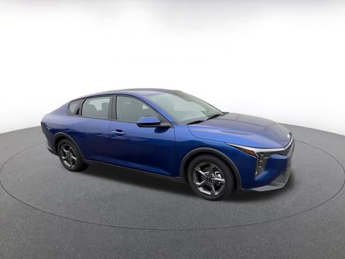 Used 2025 Kia K4 LXS image 2