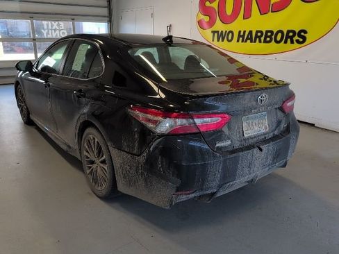 Used 2019 Toyota Camry SE FWD image 3