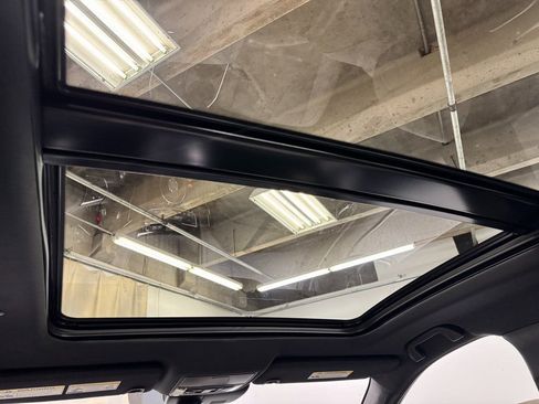 Used 2025 Acura RDX SH-AWD image 33