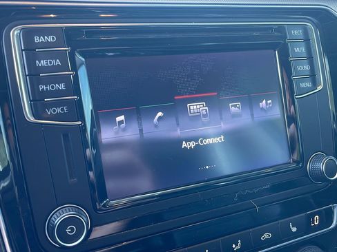 Used 2017 Volkswagen Passat 1.8T SE FWD image 12
