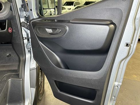 Used 2025 Mercedes-Benz Sprinter 2500 image 10