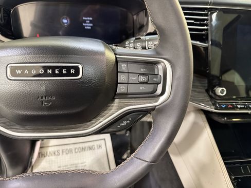 Used 2022 Jeep Wagoneer Series III w/ Premium Group I AWD/4WD image 15