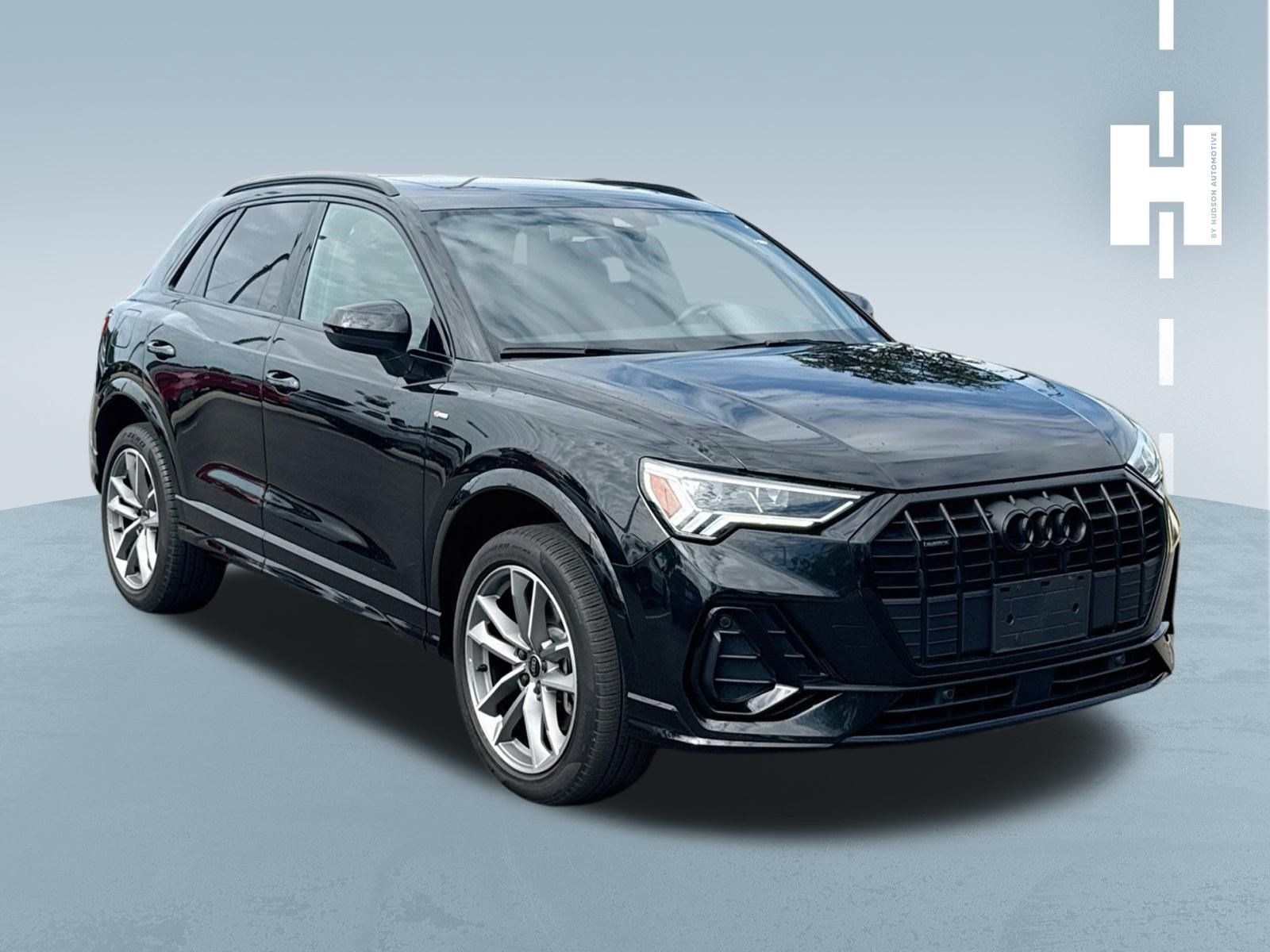 Used 2023 Audi Q3 2.0T Premium w/ Black Optic Sport Package AWD/4WD image 1