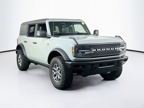 Used 2023 Ford Bronco Badlands AWD/4WD image 3