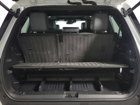 Used 2023 Toyota Sequoia Platinum AWD/4WD image 31