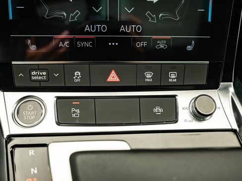 Used 2022 Audi e-tron Premium w/ Convenience Plus Package AWD/4WD image 38