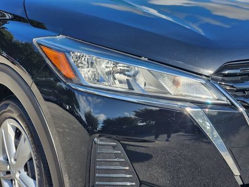 Used 2022 Nissan Kicks S FWD image 9