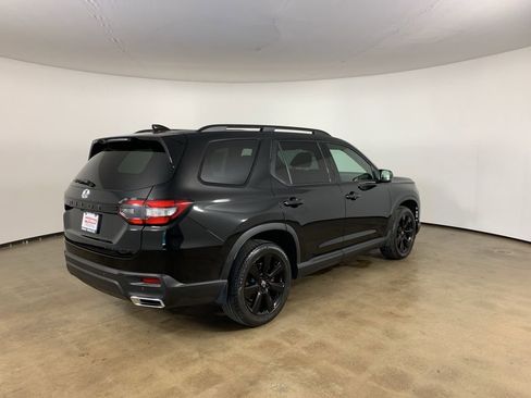 Used 2025 Honda Pilot Black Edition image 8