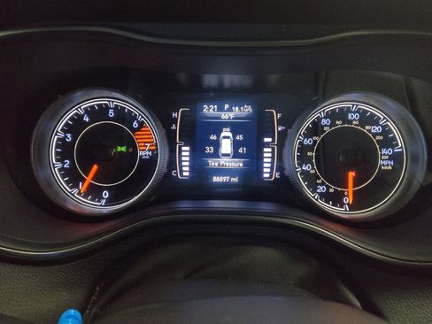 Used 2019 Jeep Cherokee Latitude Plus FWD image 23
