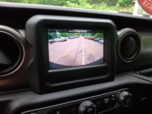 Certified 2023 Jeep Wrangler Unlimited w/ Convenience Group AWD/4WD image 18
