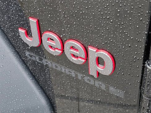 Used 2025 Jeep Gladiator Rubicon image 11