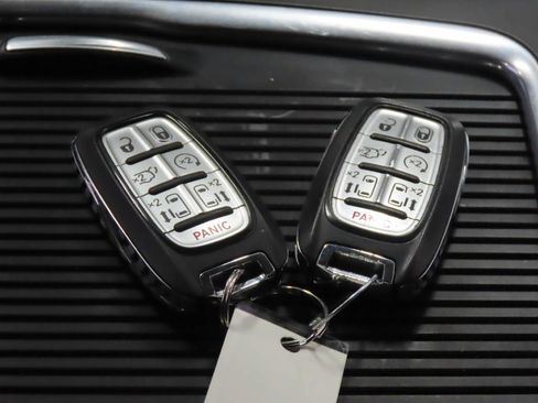 Used 2022 Chrysler Pacifica Touring-L FWD image 15