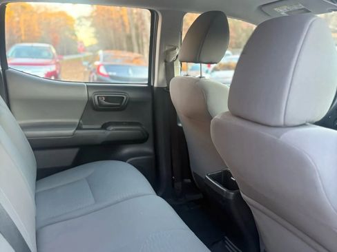 Used 2018 Toyota Tacoma SR image 30