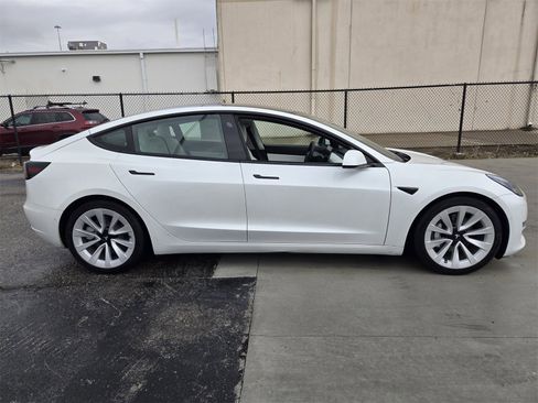 Used 2021 Tesla Model 3 Standard Range Plus image 7