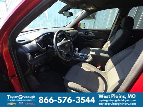 Used 2023 Chevrolet Traverse LT FWD image 8