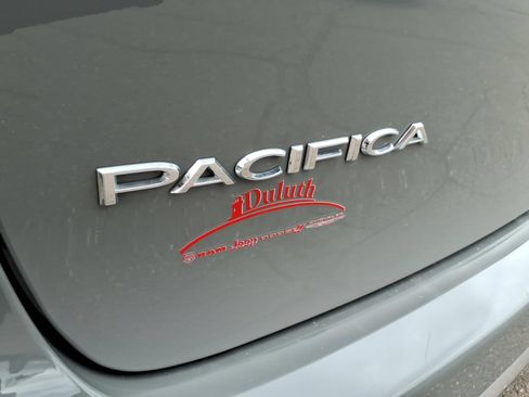 Used 2025 Chrysler Pacifica Select FWD image 13