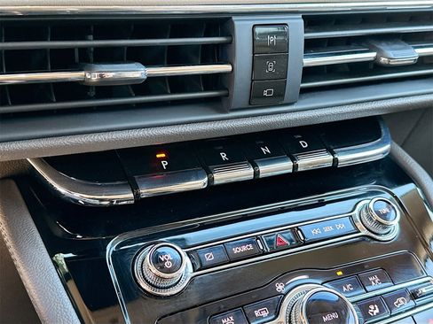 Used 2021 Lincoln Corsair FWD image 16