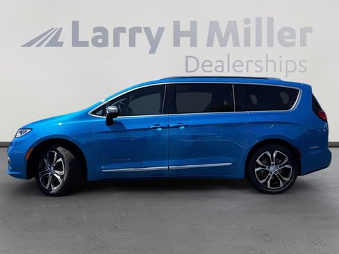 New 2026 Chrysler Pacifica Pinnacle FWD image 2