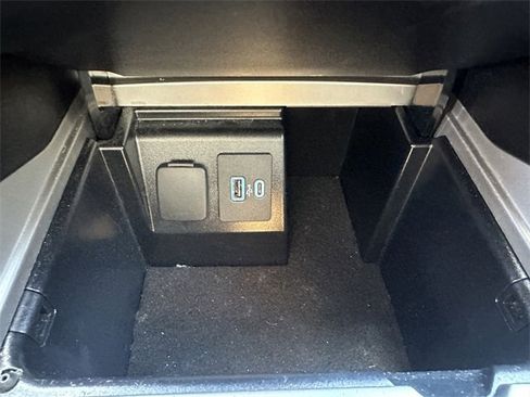 Certified 2022 Ford Explorer XLT image 24