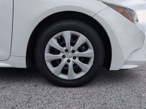 Used 2022 Toyota Corolla LE image 11