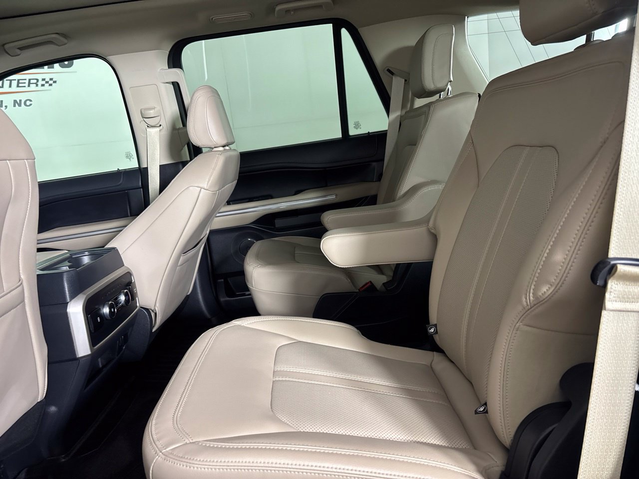 Used 2024 Ford Expedition Limited AWD/4WD image 25