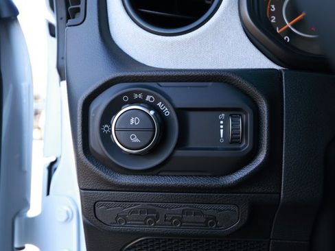 New 2025 Jeep Gladiator Sport image 15