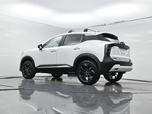 New 2026 Nissan Kicks SR w/ Illumination Package FWD image 18
