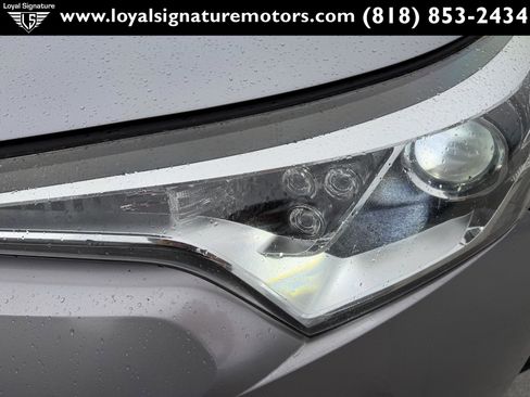 Used 2019 Toyota C-HR XLE FWD image 23