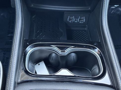 Used 2025 Chrysler Pacifica Limited image 20