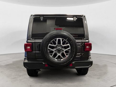 Used 2025 Jeep Wrangler Unlimited Sahara AWD/4WD image 4