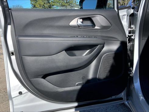 New 2026 Chrysler Voyager LX image 17