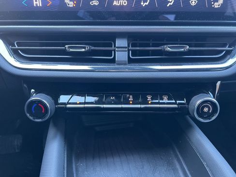 Used 2024 Chevrolet Equinox EV RS image 20