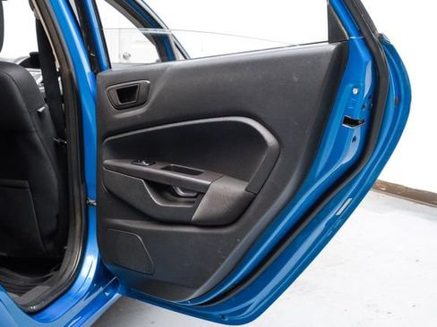 Used 2012 Ford Fiesta SE w/ Moon & Mood Pkg image 47