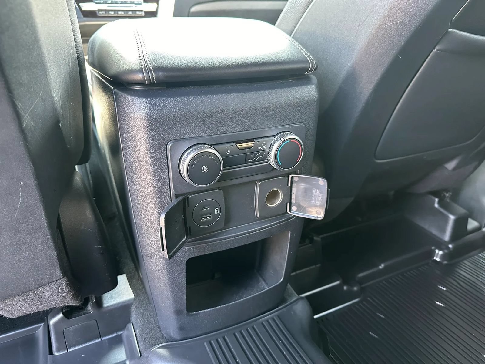 Used 2020 Ford Explorer XLT w/ Equipment Group 202A RWD image 20