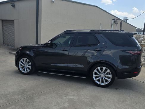 Used 2024 Land Rover Discovery Dynamic SE AWD/4WD image 2