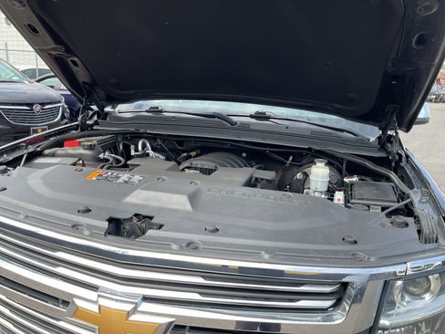 Used 2019 Chevrolet Suburban Premier AWD/4WD image 23