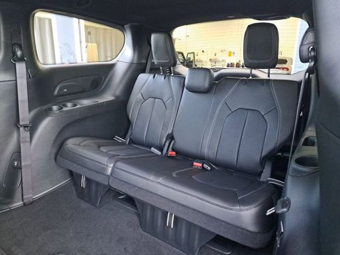 New 2026 Chrysler Pacifica Select image 13