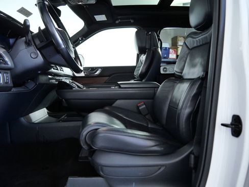 Used 2023 Lincoln Navigator Reserve AWD/4WD image 18