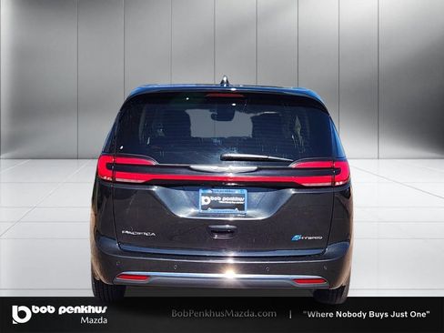 Used 2024 Chrysler Pacifica Select image 26