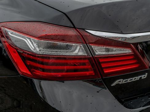 Used 2017 Honda Accord LX image 8