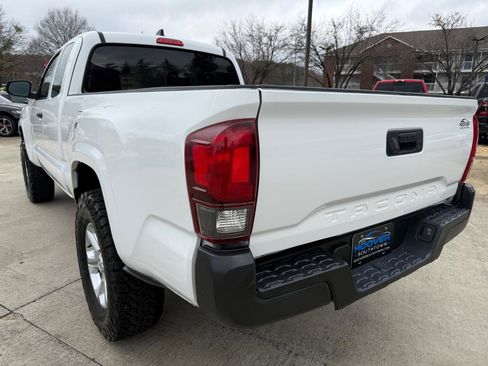 Used 2021 Toyota Tacoma SR image 3