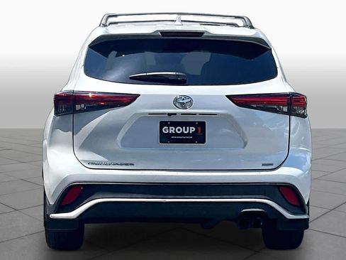 Used 2023 Toyota Highlander XSE FWD image 5