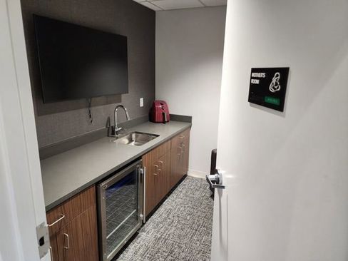 Used 2024 Toyota Prius Prime FWD image 25