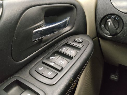 Used 2019 Dodge Grand Caravan SE w/ UConnect Hands-Free Group FWD image 27