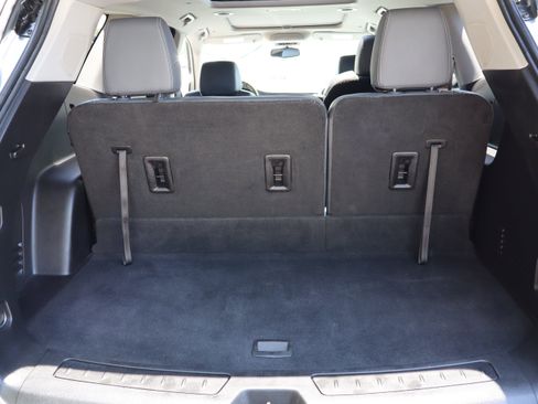 Used 2021 Buick Enclave Essence w/ Sound and Sites Package AWD/4WD image 46