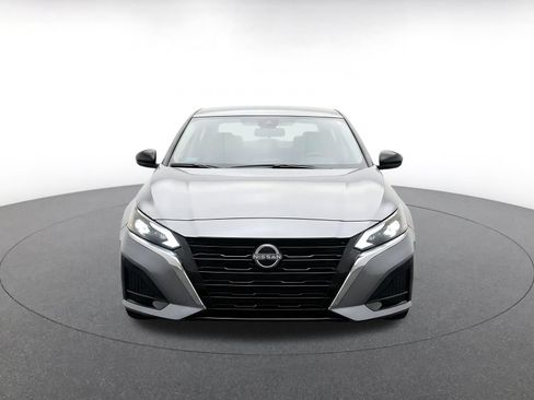 Used 2025 Nissan Altima 2.5 SV FWD image 2