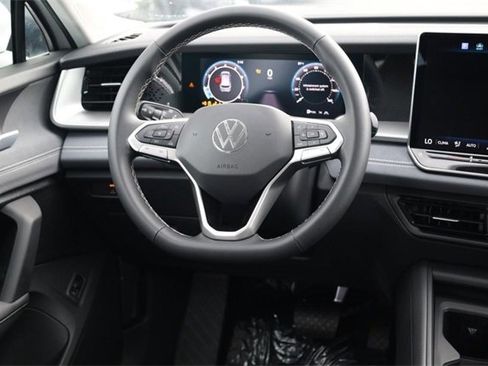 New 2025 Volkswagen Tiguan SE image 23